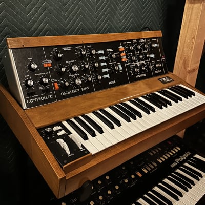 Moog Minimoog Model D Reissue 44-Key Monophonic Synthesizer (2016) 2016 - 2017 - Black / Wood