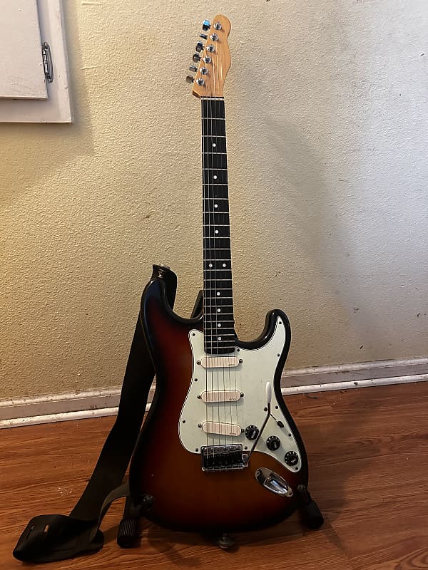 Fender Strat - Sunburst | Reverb