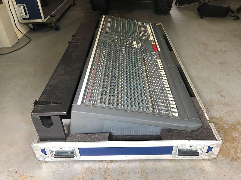 Soundcraft Venue II 40-Channel Recording Console with Custom Road Case