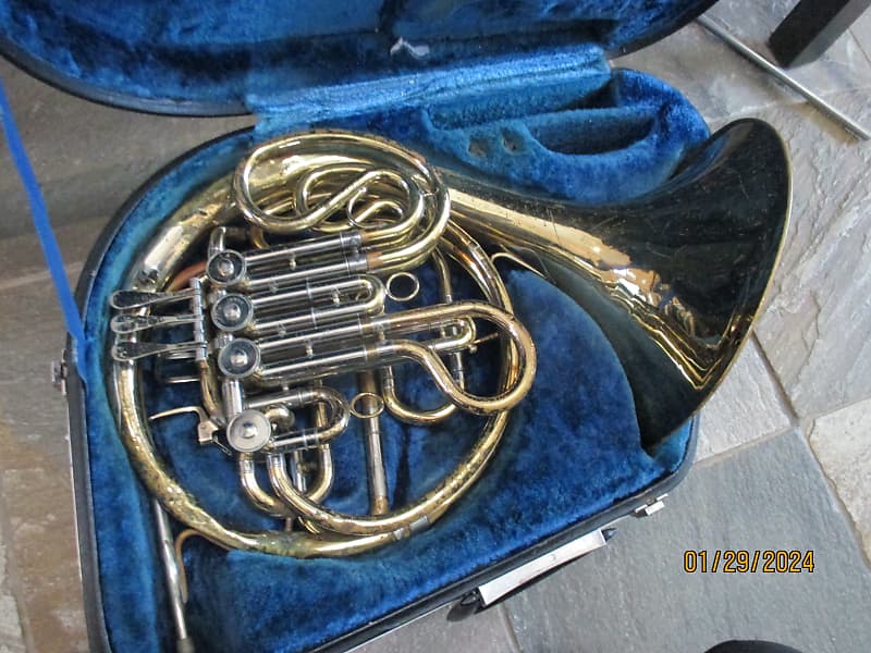 Yamaha YHR-661 Double French Horn with case and mouthpiece, Made in Japan