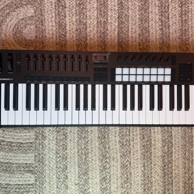 Novation Launchkey 49 MKIII MIDI Keyboard Controller 2020 - Present - Black image 3