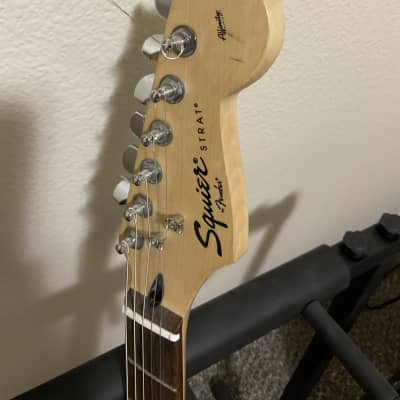 Squier Affinity Series Stratocaster with Rosewood Fretboard 2001 - 2018 - Black image 3