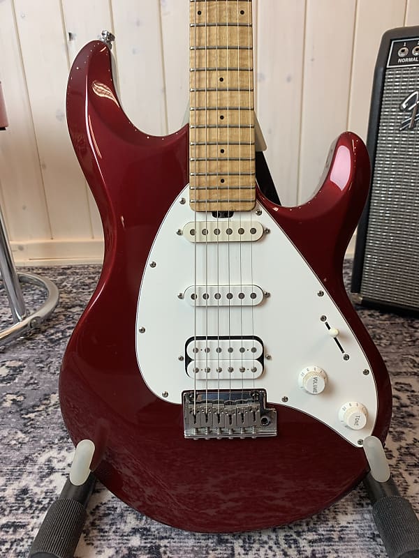 Ernie Ball Music Man Silhouette Special HSS Piëzo 2021 Candy Red