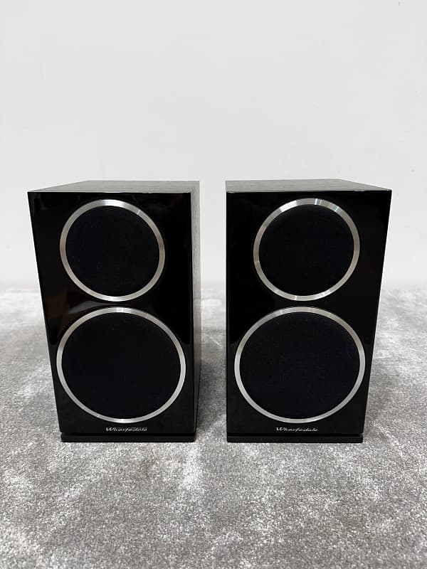 Wharfedale Diamond 220 Bookshelf Speakers  			