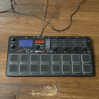 Akai MPX16 Sampler with 16 Pads | Reverb