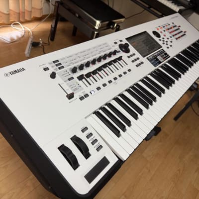 Yamaha Montage 7 Flagship 76-Key Synthesizer 2019 - Present - White