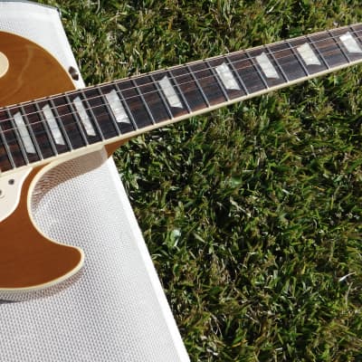 Gibson Les Paul Classic 2022 Honey Burst image 11