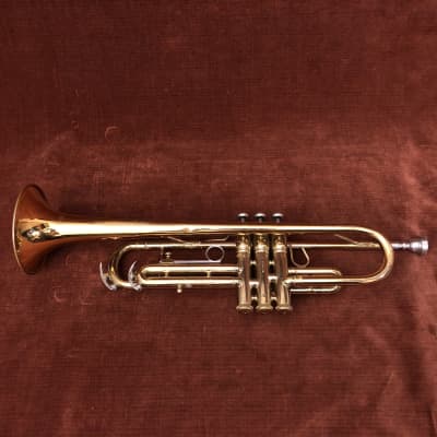 Conn 1050B Bb Student Trumpet w/ Case, Mouthpiece, Mute & Accessories image 3