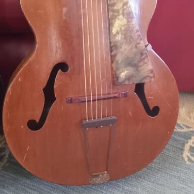 Monterey Archtop 1940s Brown with blond tiger strips and tortoise shell binding and pickguard image 3