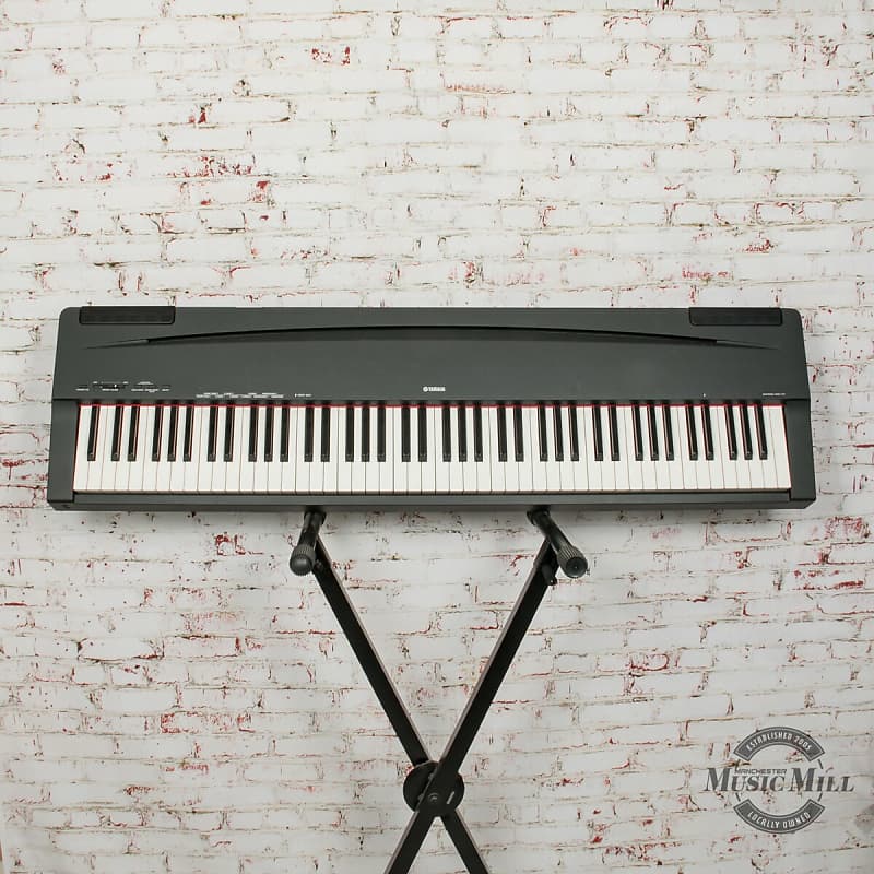 Yamaha P70 Digital Piano with Bag x1680 (USED)