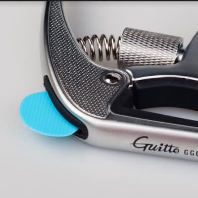 Guitto GGC-02 New “Revolver” Capo Precision Adjust/Unique Pick Holder New Nice! imagen 3