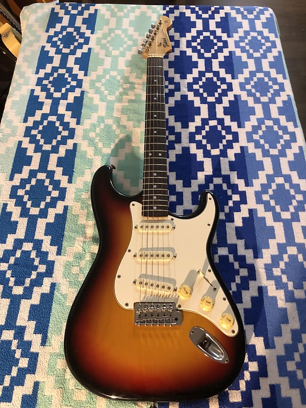 ニトロラッカー ヴィンテージ Tokai Stratocaster Type The Tokai TST-50 Goldstar Sound in the 1980s | Planet Botch