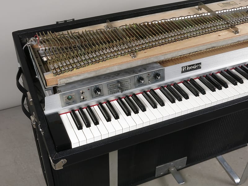 Rhodes Mk1 73 Suitcase Electric Piano + FR7710 stereo amp +
