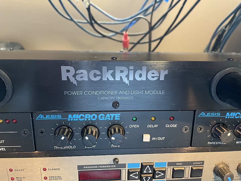 Furman Rack Rider RR-15 Power Conditioner and Light Module Furman Rack Rider RR-15 Power Conditioner and Light Module