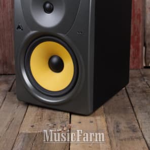 Behringer TRUTH B1031A High Resolution 2 Way Studio Monitor