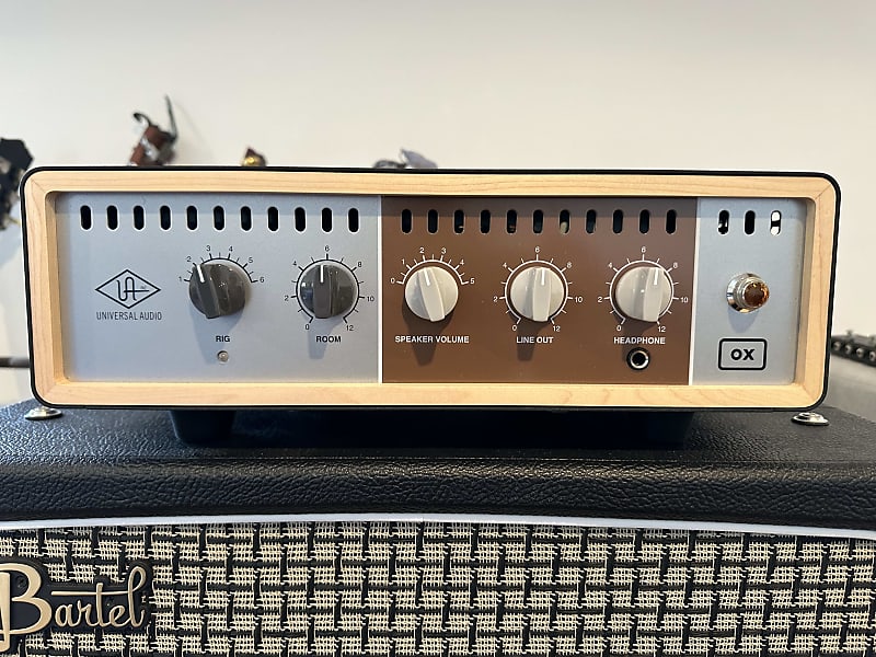 Universal Audio OX Box NearMint, w/ Footswitch and Gator Reverb