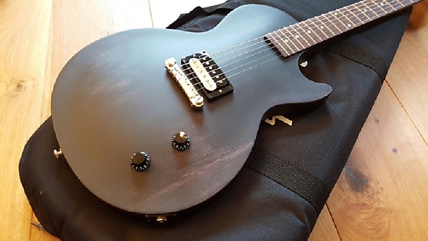 Gibson Les Paul CM 2015 with free extra items