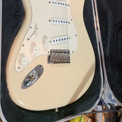 FenderUSA/Highway One ベージュ ハードケース付き Fender Highway One Stratocaster HSS 2002 - 2005 | Reverb