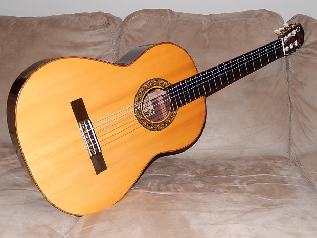 Made in 1974 Yamaha GC5M Japanese Made High Grade Classical Guitar in Mint y Condition