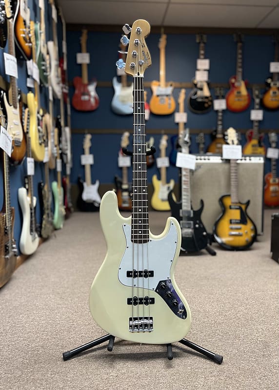 1990年前後製　Squire JAZZ BASS Squier Jazz Bass. 1990/91 Made in Japan. White/Rosewood/Tort