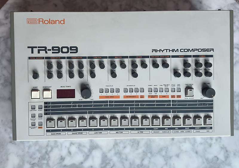 Roland TR-909 Rhythm Composer 1983 - 1985 - White | Reverb