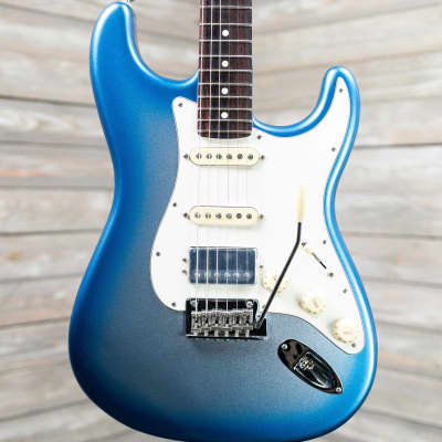 Fender Limited Edition American Showcase Stratocaster HSS - Sky Blue Metallic (2443-SR)