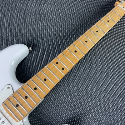 Fender Player Stratocaster HSS, Maple Fingerboard- Polar White (MX21264793) image 4