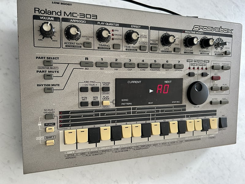 Groove box MC-303 ローランド Roland Roland MC-303 Dance系