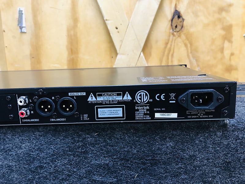 Tascam CD-400U CD/SD/USB Player with Bluetooth and AM/FM