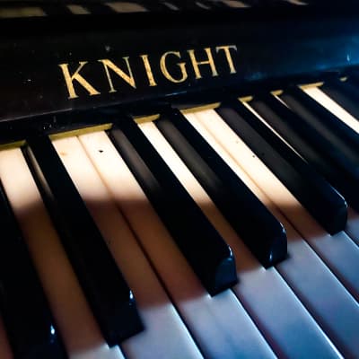 Acoustic upright piano Knight 44'' image 3