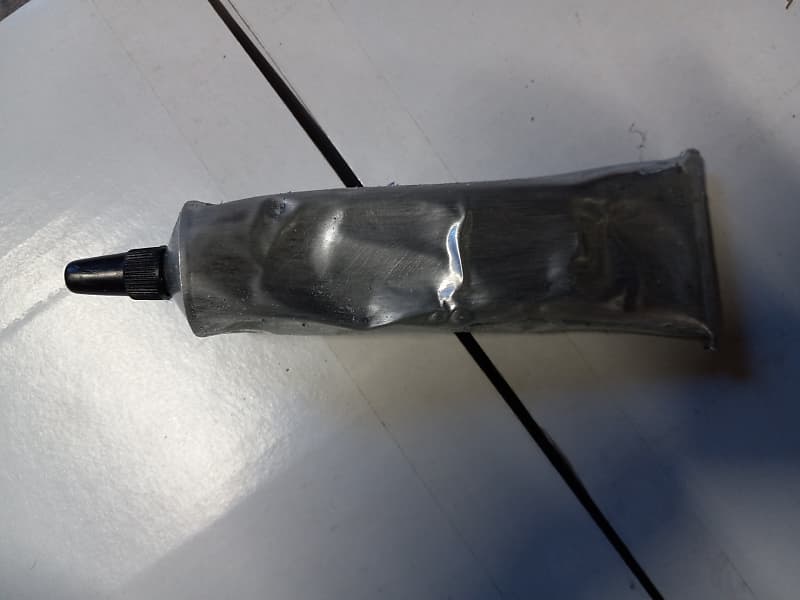 SPEAKER RECONE ADHESIVE BLACK GLUE LARGE 2 OUNCE 6" SQUEEZE Reverb