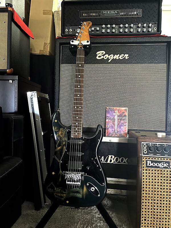ValleyArts M-series STEVE LUKATHER ROBOT モデル エレキギター