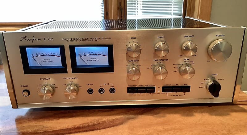accuphase Accuphase E - 202 Integrated Stereo Amplifier | Reverb