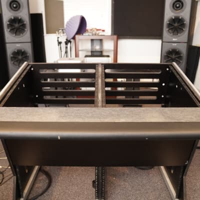 Zaor maestro 24 studio/ mastering desk Vicoustic Quick 10 days Sale RRP £2,200 image 11