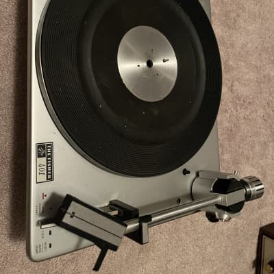 The Fisher 401 Turntable Made in Germany / Parts with Pickering XV-15 Cartridge image 4
