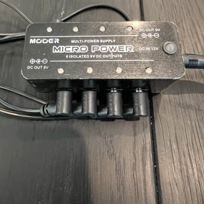 Mooer Micro Power Supply 8 isolated output + ispot power supply with 23 daisy chain ports and 2 extra Dunlop ecb8004, 18 volt battery wall outlets image 2