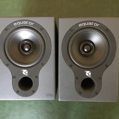 Equator D5 Dark grey image 1