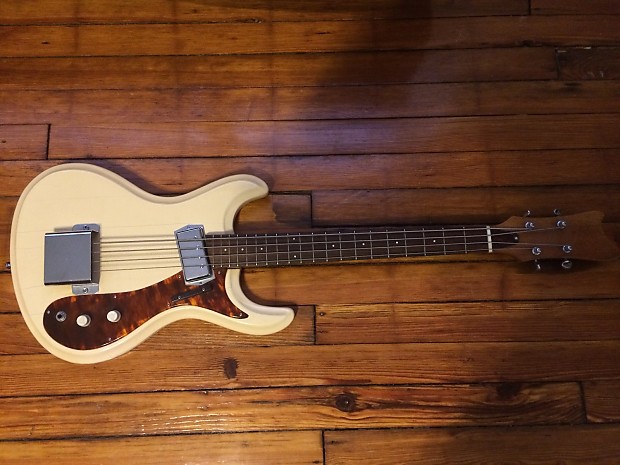 Mosrite deals bass copy