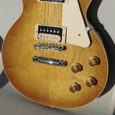 Gibson Les Paul Classic 2022 Honey Burst image 12