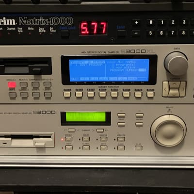 Akai S2000 midi stereo sampler