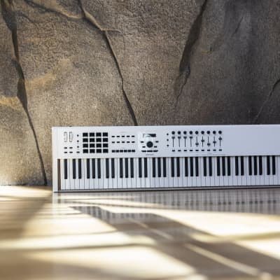 Arturia KeyLab 88 MkII MIDI Controller 2019 - Present - White image 3