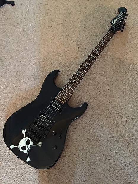 Squier showmaster skull and crossbones discount