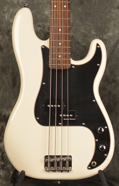 Squier P-Bass Precision Olympic White w/ Rosewood Fretboard