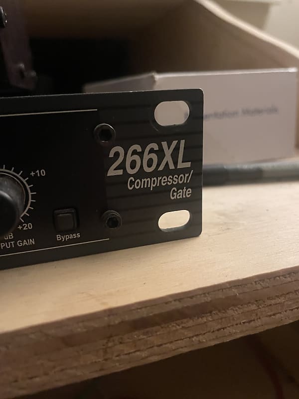 dbx 266XL Stereo Compressor / Limiter | Reverb