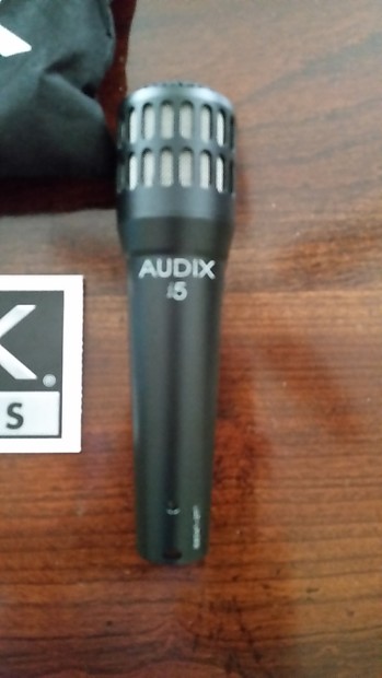 Audix i5 microphone w Amp Grabber image 1