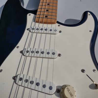 Fender Standard Stratocaster 1998 - 2005 | Reverb