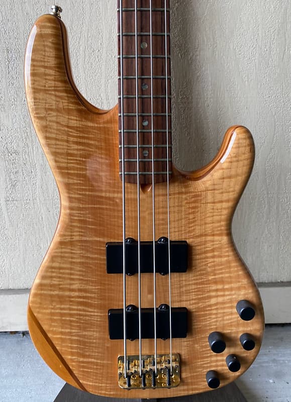 Fender American Deluxe Zone Bass 2001 - 2006