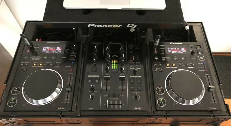 2 Pioneer CDJ350's & DJM 350 with Odyssey Flight Case