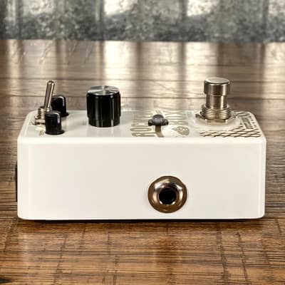 Outlaw Effects Rocker Box Tremolo Guitar Effect Pedal image 6