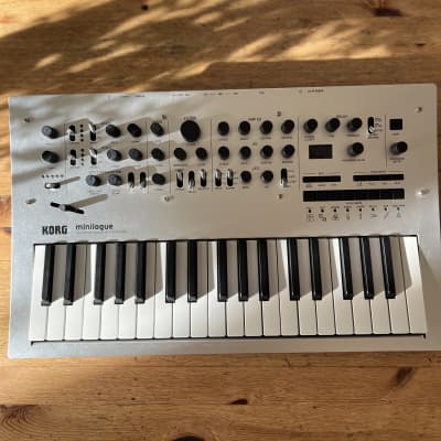 Korg Minilogue 4-Voice Polyphonic Analog Synthesizer 2016 - Present - Silver